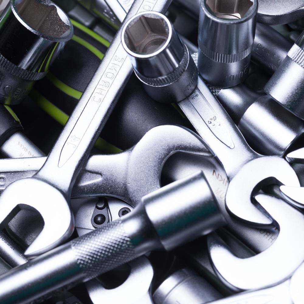 Industrial fastening tools including a hydraulic swage kit
